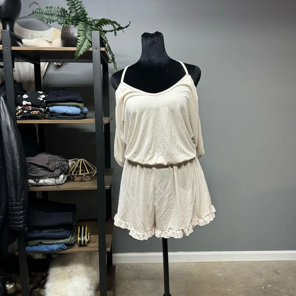 Lazy Sundays cream ruffle pajama romper womens medium soft neutral cut out back - Picture 1 of 8